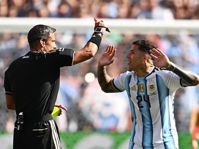 Argentina v podaljšek brez enega samega strela in z igralcem manj #vŽivo