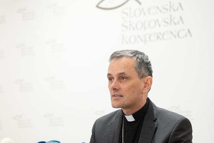 Obisk novega papeža v Sloveniji? To pravi škof Andrej Saje.