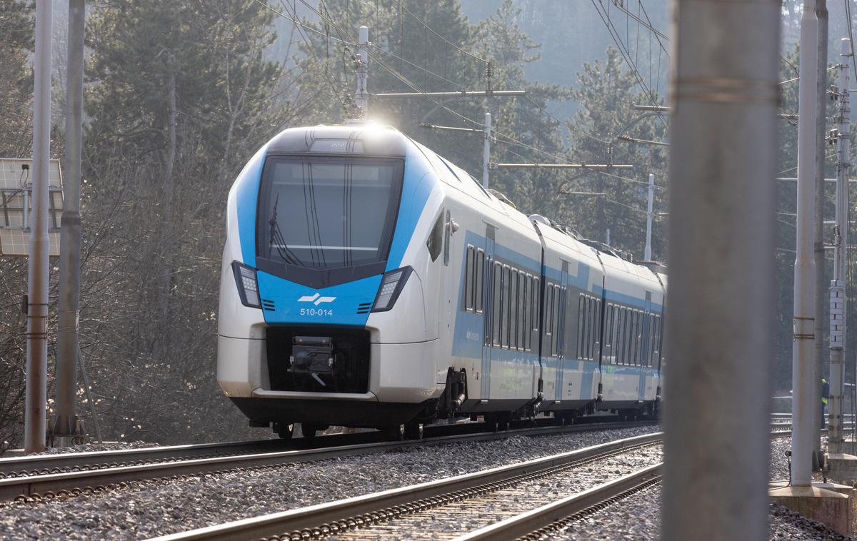 Železniška nesreča | Po prvih obvestilih je vlak, ki je vozil na tej relaciji, trčil v 43-letno žensko, ki je bila na železniški progi. | Foto Bobo
