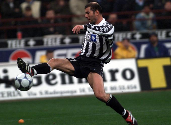 Zdajšnji trener Reala Zinedine Zidane iz časov, ko je navduševal kot igralec Juventusa. | Foto: Reuters