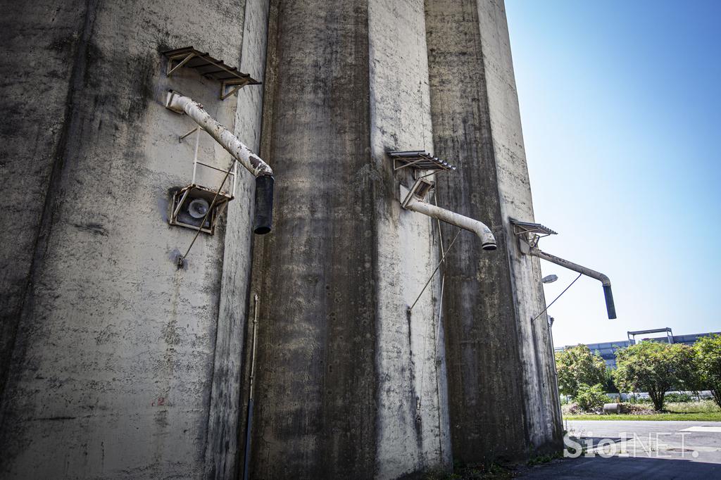 Žito silosi v ljubljanskem BTCju. silos žito