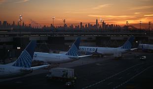 Zaradi prekinitve financiranja ameriške vlade odpovedanih več kot 1400 letov