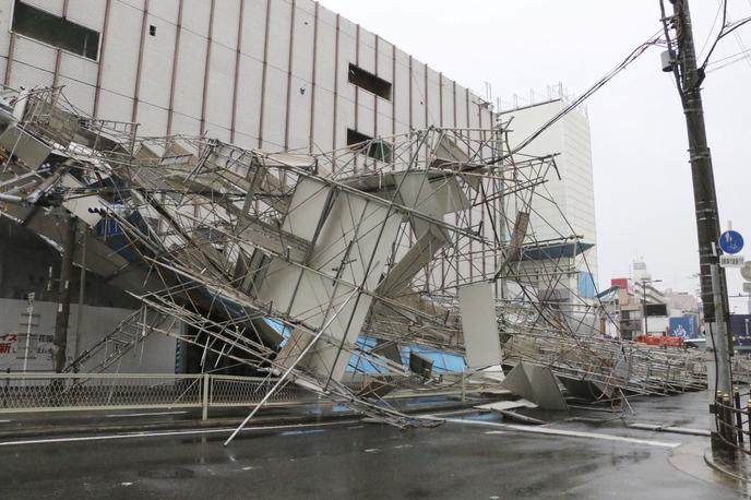 tajfun Jebi, Japonska | Jebi je bil že 21. tajfun, ki je letos prizadel Japonsko, je pa bil najmočnejši v zadnji četrtini stoletja. | Foto Reuters