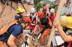 Poplave po tajfunu na Filipinih zahtevale več kot 20 smrtnih žrtev #video