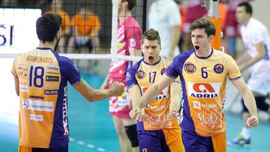 Vse točke gostom, Kamničani ostajajo na vrhu