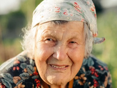 Posnetek 95-letne kmetice iz Krasa čez noč preplavil splet