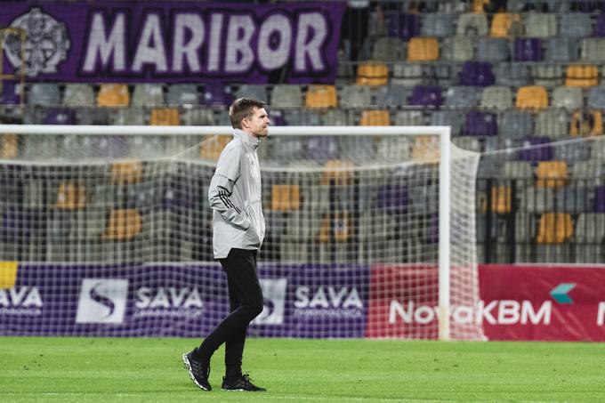 Simon Rožman je Maribor zadnjič vodil v nedeljo. Odstopil je že pred dvobojem, a so ga v klubu prepričali, da je vijolice vodil še proti državnim prvakom. Vodstvo je po novem porazu sprejelo njegov odstop. | Foto: Blaž Weindorfer/Sportida