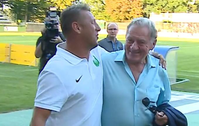 Tako je predsednik Milan Mandarić, ki se v teh dneh nahaja v ZDA, čestital trenerju Zoranu Barišiću za zmago v Murski Soboti. | Foto: 