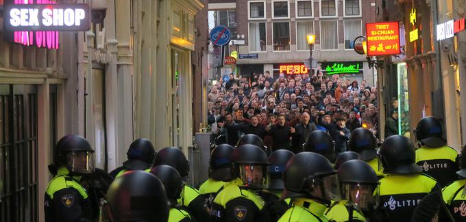 Angleški navijači v Amsterdamu | Foto: Reuters