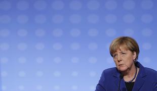 V nemški CSU bi zaostrili azilno politiko, Merklova proti
