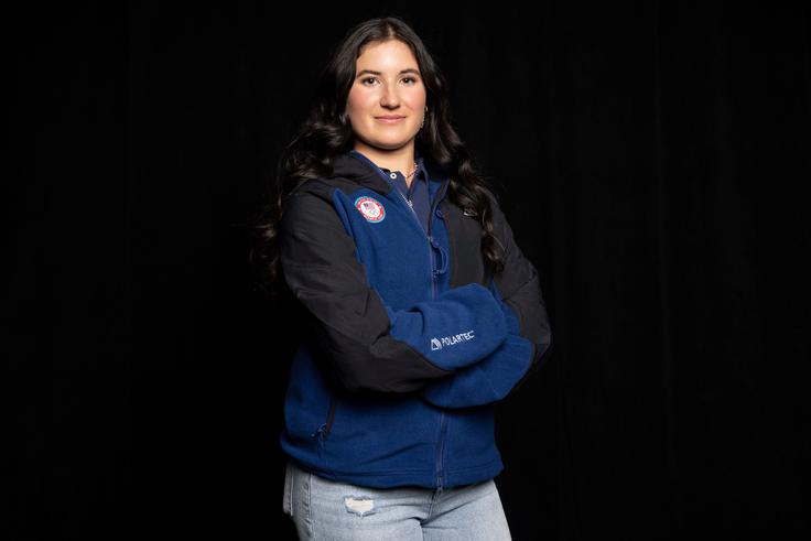 ... Alli Macuga pa tekmuje v smučanju prostega sloga na grbinah. | Foto: Guliverimage