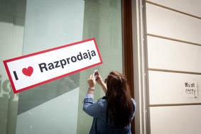 Poletne razprodaje so tu