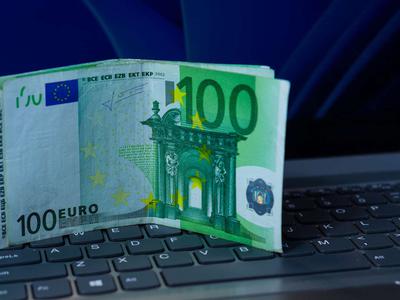 Domine padajo, cene računalnikov bodo eksplodirale. Morda že v teh dneh.