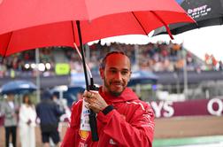 Da bo drama še večja, v Silverstonu pred štartom dežuje