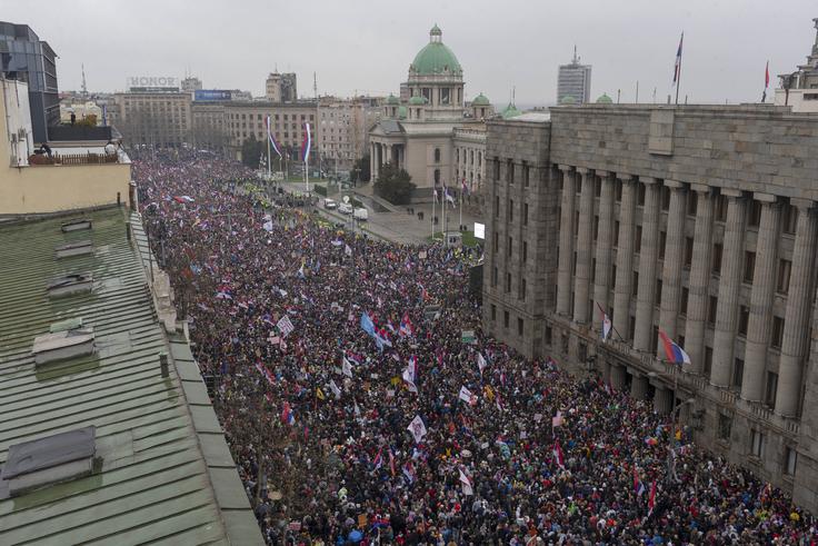 Protesti proti skorumpirani oblasti potekajo že od novembra. | Foto: Guliverimage