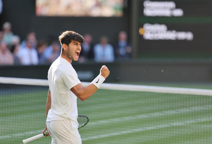 Carlos Alcaraz brani naslov v Wimbledonu. | Foto: Reuters