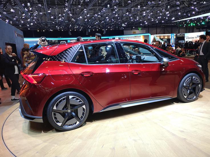 Seat je s skoraj serijskim konceptom el born do zdaj najbolj realno pokazal prihodnost električnih vozil z Volkswagnove platforme MEB. | Foto: Gregor Pavšič