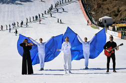 Pevka Lea Sirk s svojim glasom naježila kožo 30 tisoč obiskovalcev #video