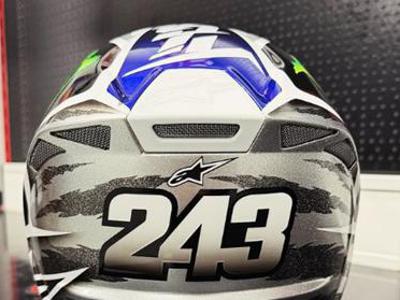 Tim Gajser razkril podobo svoje nove čelade