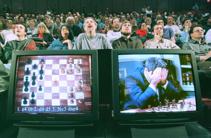 Trenutek, ko je računalnik prvič premagal po mnenju številnih najboljšega šahista vseh časov. | Foto: Reuters