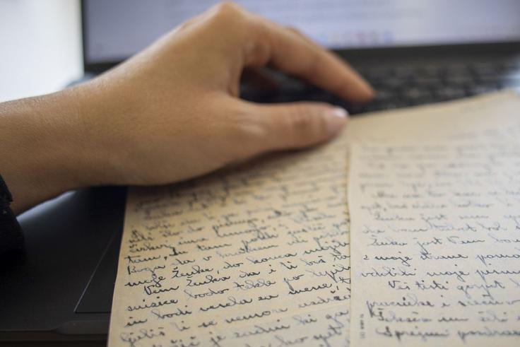 Pri slovenskem projektu občanske znanosti Pisma gre za zbiranje, deljenje in prepisovanje pisem. | Foto: Mreža občanske znanosti