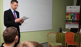 V Ljubljani seminar o mladinskem delu