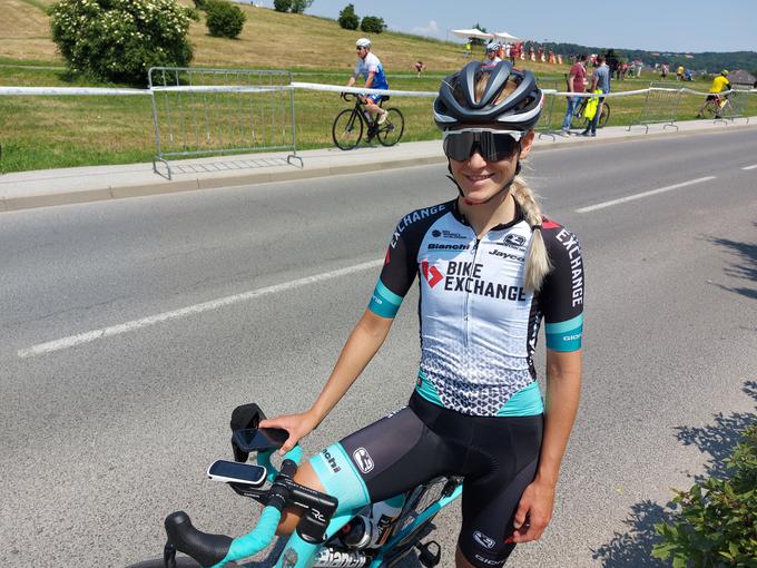 Urška Žigart, članica avstralske ekipe BikeExchange, na štartu 1. etape 27. dirke Po Sloveniji, kjer je njen fant Tadej Pogačar prvi favorit za skupno zmago. | Foto: Alenka Teran Košir