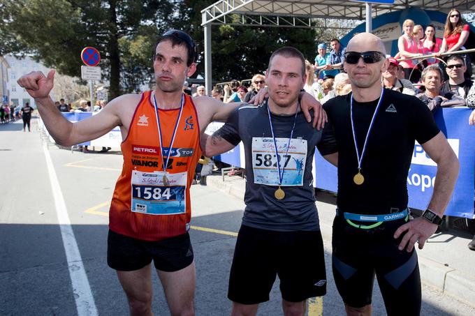 Najhitrejši polmaratonci: zmagovalec Boštjan Pangos (na sredini), drugouvrščeni Danilo Magdič (na levi) in Robert Stranjak. | Foto: Urban Urbanc/Sportida