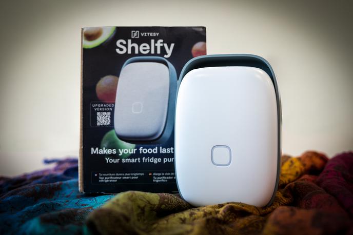 Shelfy | Shelfy v hladilniku skoraj neopazno poskrbi za čim manj neprijetnih presenečenj, kot so neprijetne vonjave ali prehitro pokvarjena živila. | Foto Gaja Hanuna