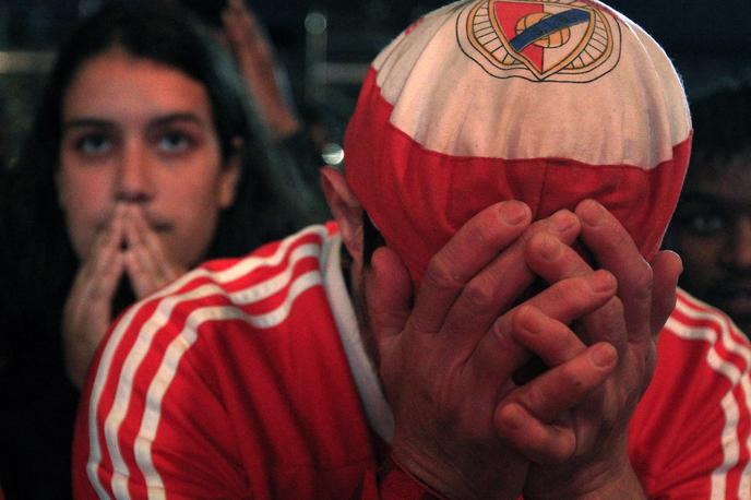 Benfica Navijači | Komu se je zamerila Benfica? Ima pri neuspehih v evropskih finalih resnično prste vmes Guttmannovo prekletstvo? | Foto Reuters