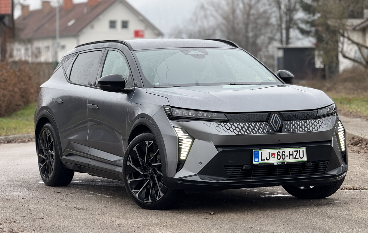 renault scenic | Renault scenic - električni avtomobil, ki je nekaj krajši od tesle model Y, s katero pa si deli izhodiščno ceno.  | Foto Gregor Pavšič