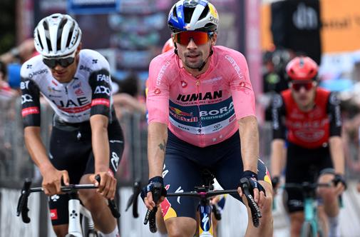 Primož Roglič obdaril Italijo, izguba majice ga ni ganila