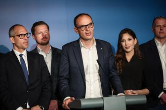 SDS in Demokrati z ugovori: "Oškodovani smo lahko tudi za kakšen mandat."