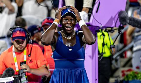 Kanadska najstnica sanjski teden končala s prvo lovoriko na WTA turnirjih