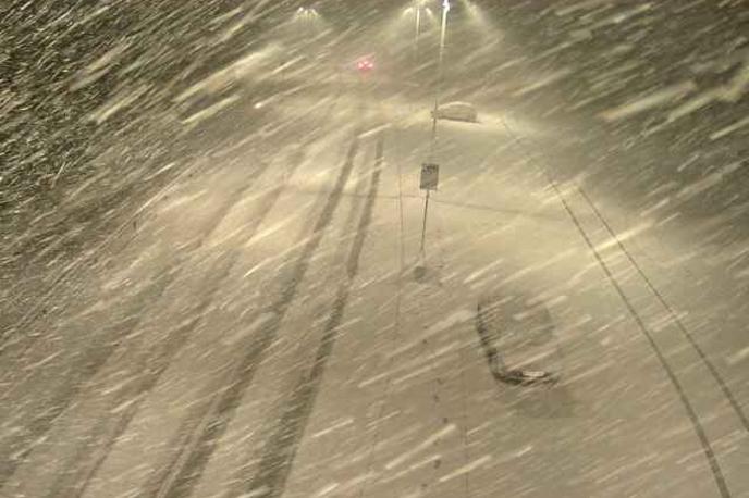 sneg, ceste | Ne pozabite na obvezno zimsko opremo, če je na vozišču sneg.  | Foto Facebook / InfoPot