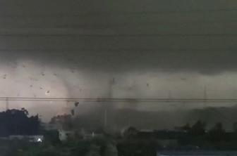 Na Kitajskem tornado terjal pet žrtev #video