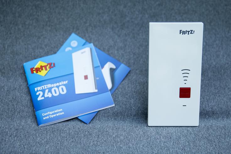 FRITZ!Repeater 2400 teoretično omogoča prenos do 2333 megabitov v sekundi, zato glede na za danes običajne hitrosti dostopa v internet na njem ni pričakovati ozkih grl pri podatkovnem prenosu.   | Foto: Ana Kovač