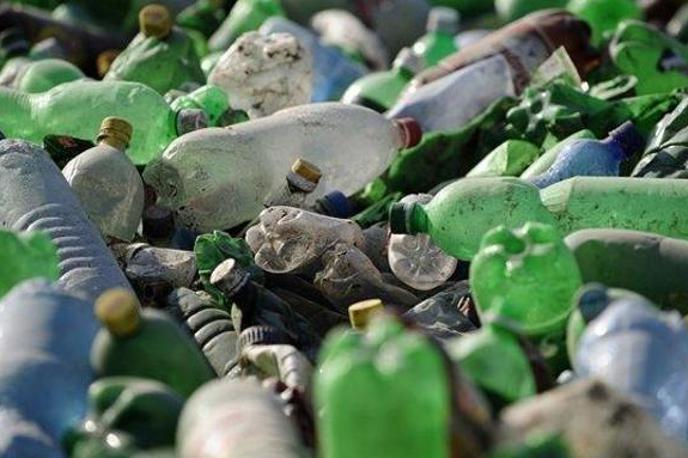 plastenke odpadki | Glede na podatke lahko do konca tega leta pričakujemo skupno količino komunalne odpadne embalaže 30 tisoč ton. | Foto Reuters