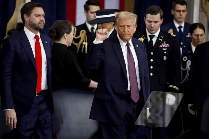 Že pred inavguracijo je Trump napovedal podpis več kot 200 izvršnih odredb, med njimi številnih pravno zavezujočih izvršnih ukazov, ki jih lahko sprejme mimo kongresa. | Foto: Reuters