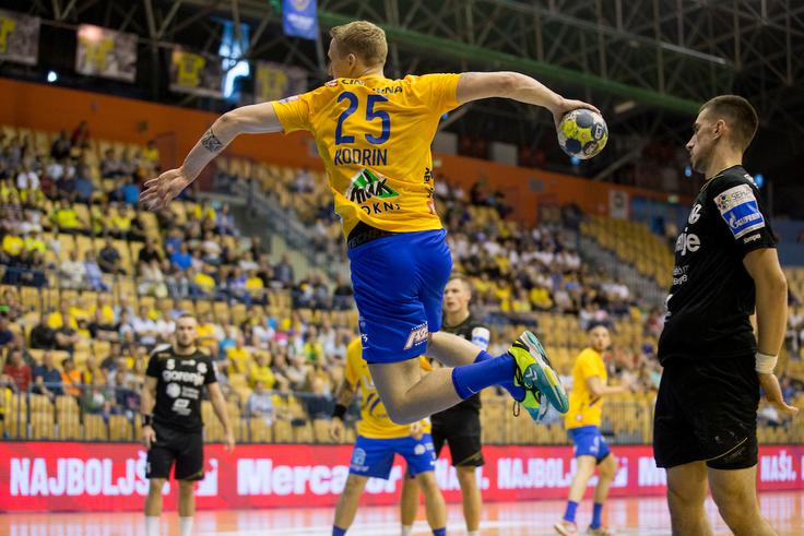 Tilen Kodrin sporoča: "Moramo igrati agresivno in na meji izključitve". | Foto: Urban Urbanc/Sportida