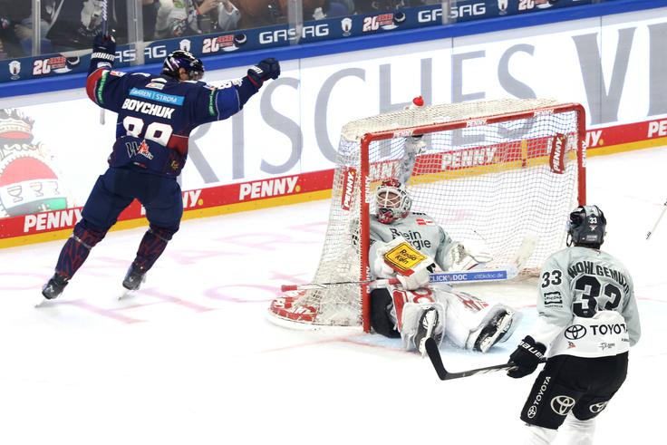 Na 46 tekmah rednega dela zadnje sezone je vknjižil 35 točk (12 golov in 23 asistenc), v končnici pa na desetih tekmah dodal štiri gole in asistenco. | Foto: Guliverimage