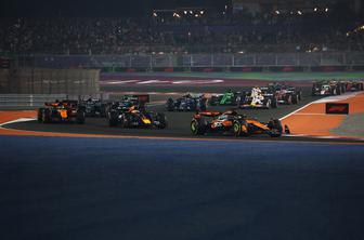 McLaren z veliko napako zapravil dvojno zmago, 70. zmaga za Verstappna