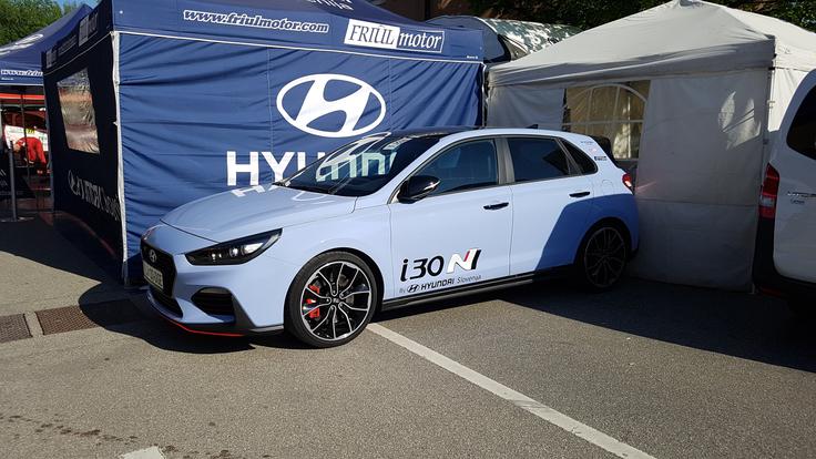 reli Vipavska dolina Novi hyundai i30N v servisnem prostoru ob Claudiu De Ceccu | Foto: Gregor Pavšič