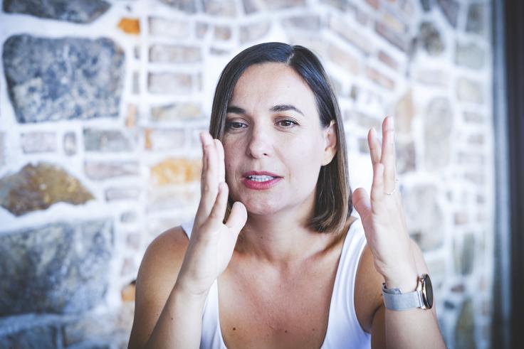 "Jaz glasbe nikoli nisem dojemala na ta način. Kot poslušalec da, kot izvajalec pa ne. Kot izvajalka sem bila vedno zelo v notranjem svetu in mogoče to potem ni najbolj primeren način izražanja za take množice." | Foto: Ana Kovač