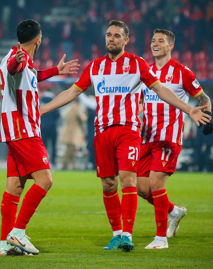 Crvena zvezda, pri kateri se dokazuje tudi Timi Max Elšnik, je premagala Muro (4:2). Nekdanji kapetan Olimpije je odigral prvi polčas, ki so ga črno-beli iz Murske Sobote dobili z 2:1. | Foto: Guliverimage