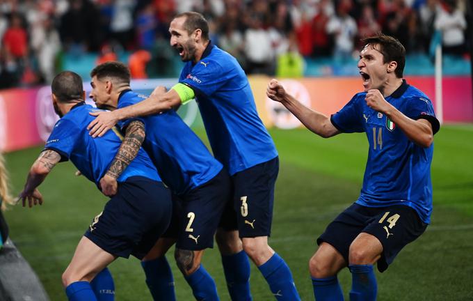 Veselje azzurrov po zadetku Leonarda Bonuccija za 1:1 | Foto: Reuters