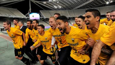 AEK dobil grški pokal pred praznimi tribunami