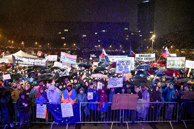 protesti v Bratislavi | Foto: Reuters