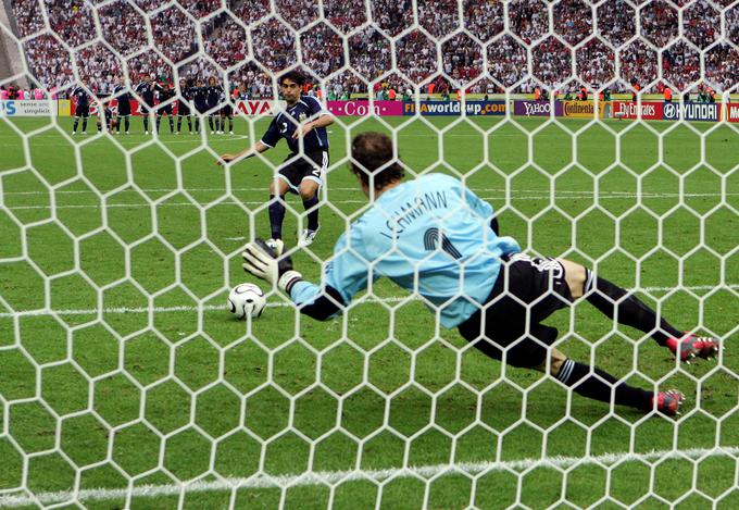 V četrtfinalu so jo Nemci ponovno zagodli Argentini. Tako kot v finalu SP 1990 je bila za gavče znova usodna bela točka. Dvoboj v Berlinu se je končal brez zmagovalca (1:1), junak gostiteljev pa takratni vratar Arsenala  Jens Lehmann. | Foto: Guliverimage/Getty Images