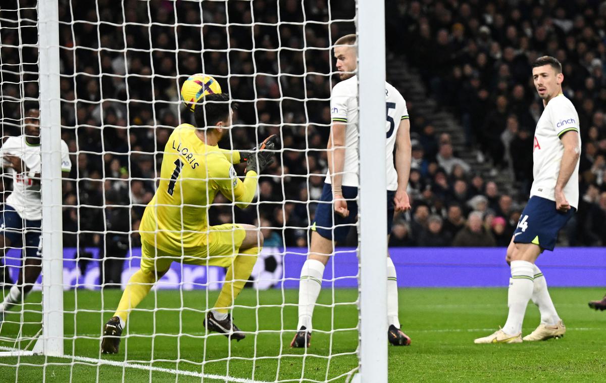 Tottenham : Arsenal Hugo Lloris | Hugo Lloris si je v 14. minuti privoščil hudo napako. | Foto Reuters